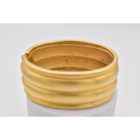 Ann Taylor Vintage Brushed Gold Bangle Bracelet Wide Ridged Chunky Signed BinBR - Picture 10 of 12